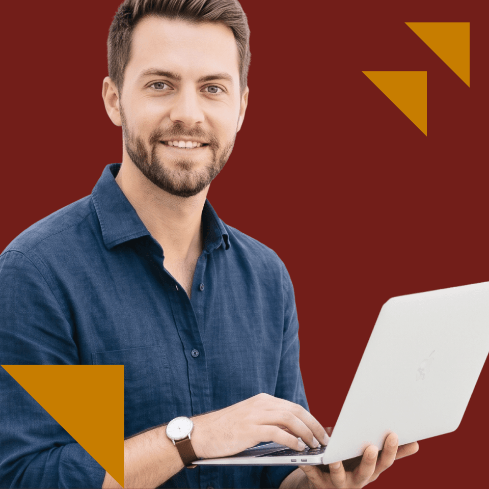Kurs niemieckiego online, kafelek hero z osobą uczącą się przy laptopie