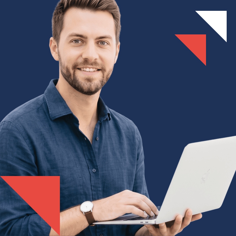 Kurs rosyjskiego online, kafelek hero z osobą uczącą się przy laptopie