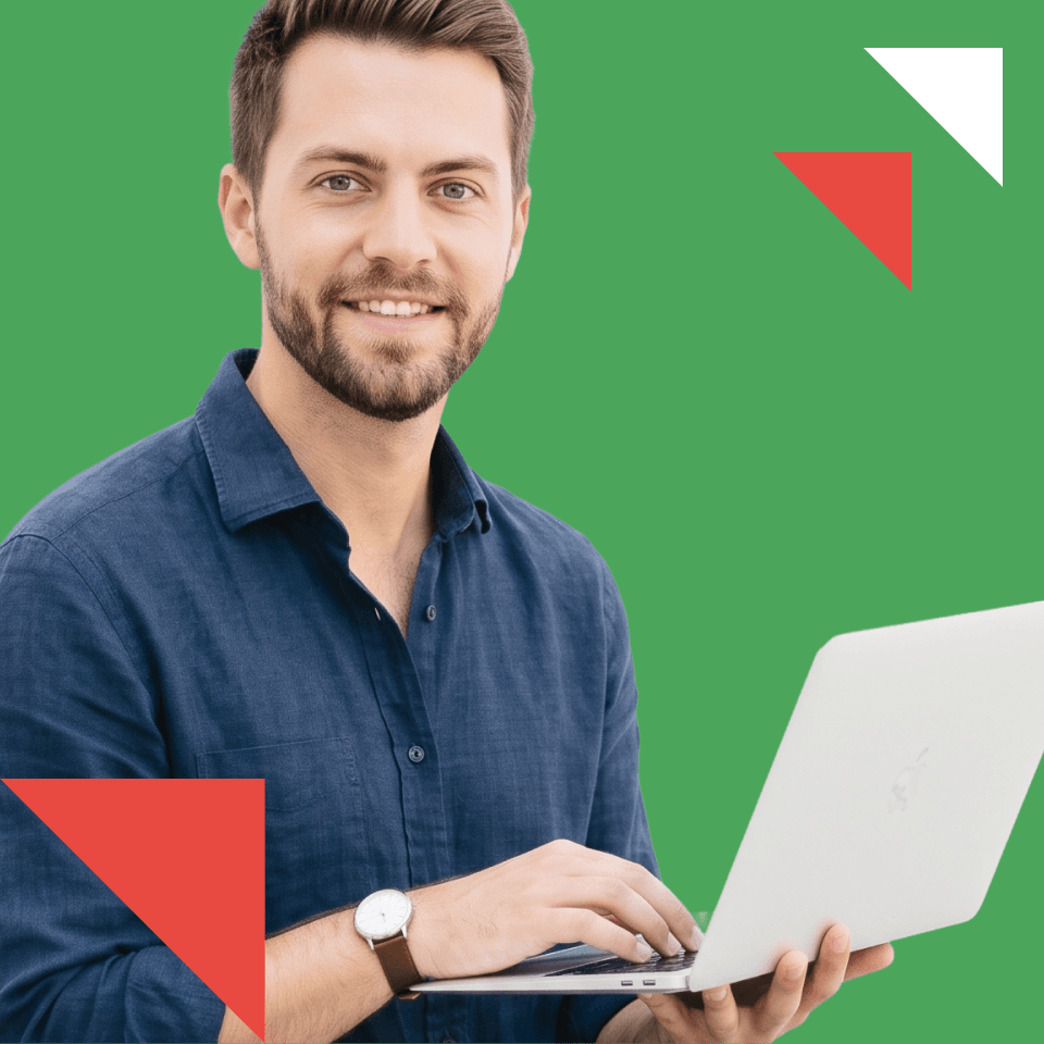 Kurs włoskiego online, kafelek hero z osobą uczącą się przy laptopie