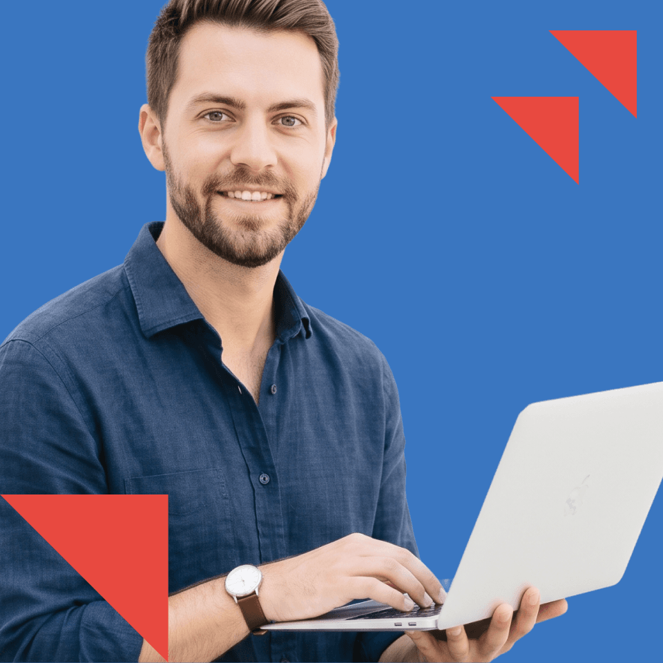 Kurs czeskiego online, kafelek hero z osobą uczącą się przy laptopie