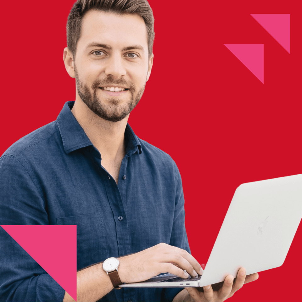 Kurs japońskiego online, kafelek hero z osobą uczącą się przy laptopie
